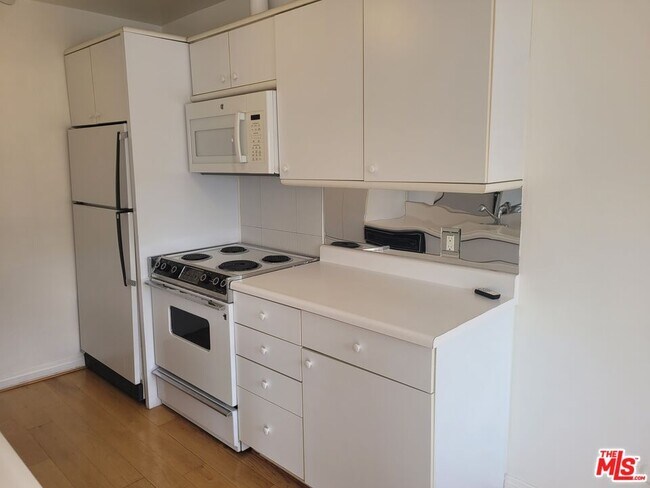Building Photo - 960 Larrabee St