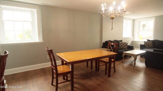 Building Photo - 2 Ash Grove Pl