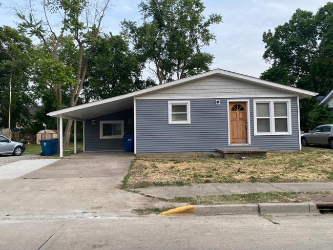 Photo - 217 W Corbin St House
