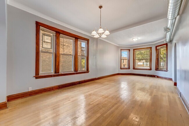 Foto del edificio - 2419 N Kostner Ave