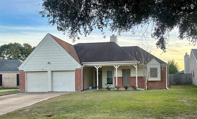 Building Photo - 15127 Howland St