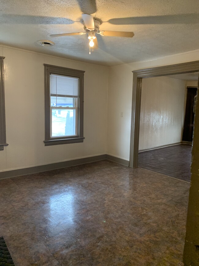 Building Photo - 2708 E 89th St