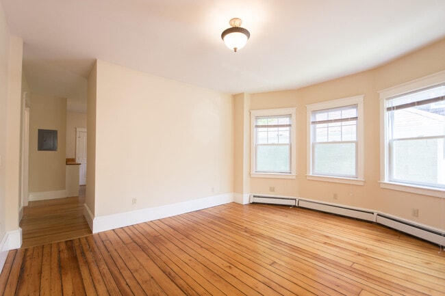Living room has bay windows - 17 Lincoln St
