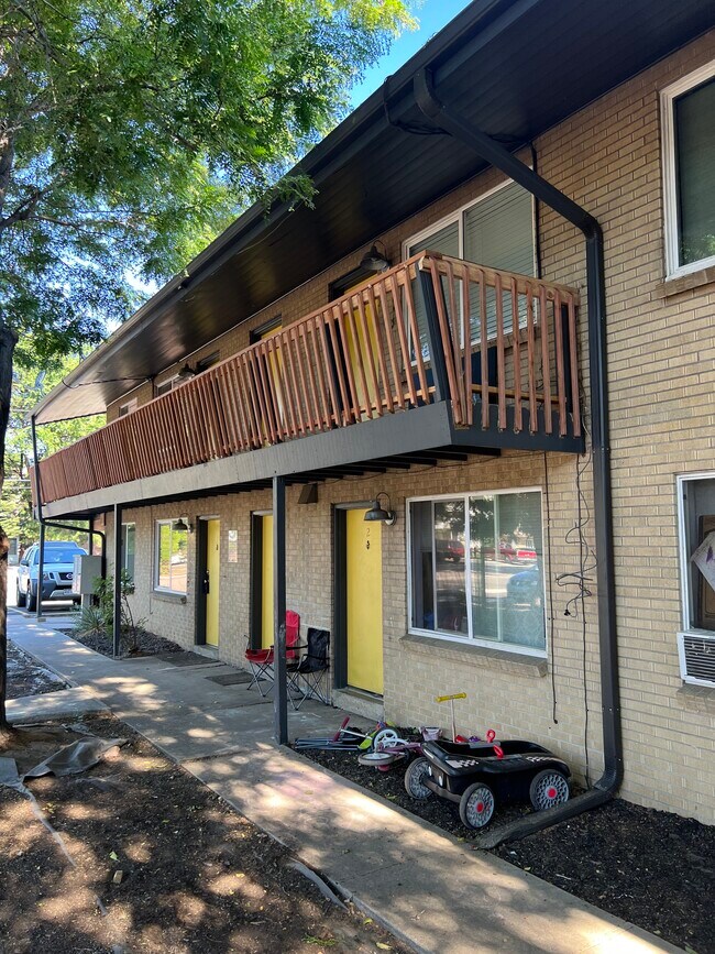 Foto del edificio - 3710 Upham St.