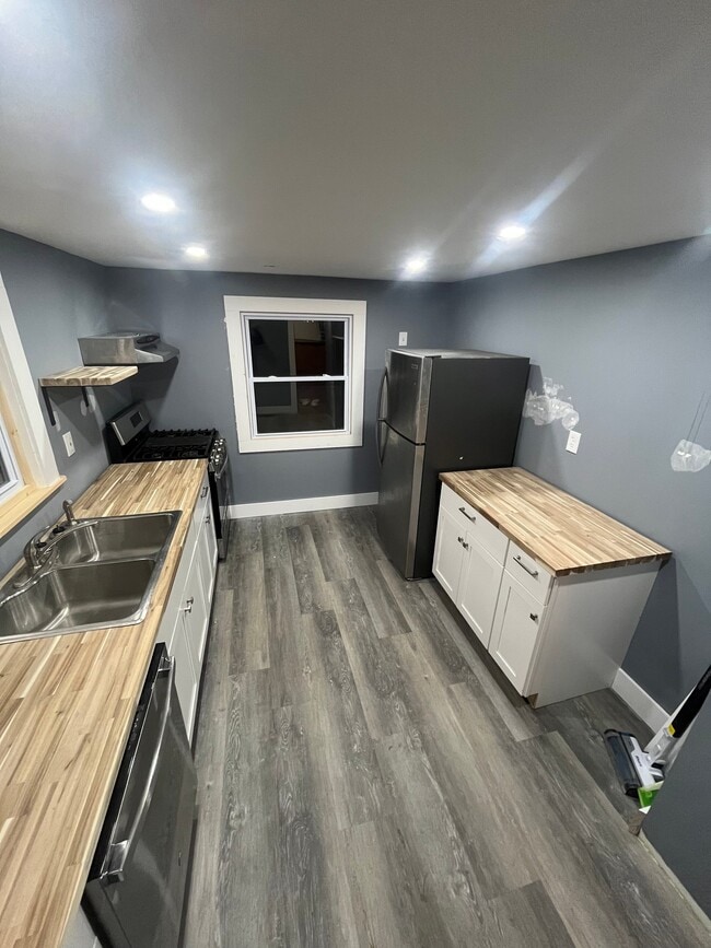 Building Photo - 1079 Garson Ave