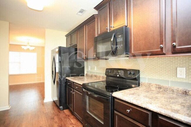 Foto del edificio - 413 Lind Point Ln