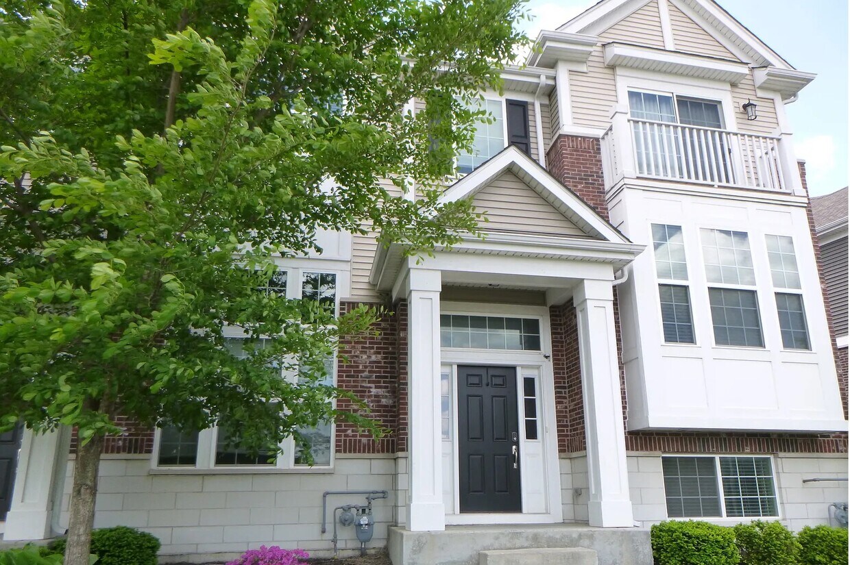 4340 Monroe Ave, Naperville, IL 60564 Townhome Rentals in Naperville