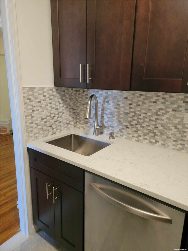 Foto principal - 78-40 164th St