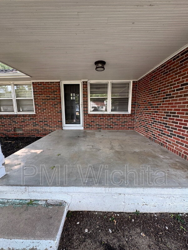 Foto del edificio - 1453 N Old Manor Rd