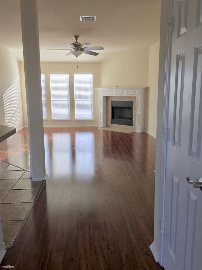 Building Photo - 3 br, 2 bath House - 801 Mustang Trail