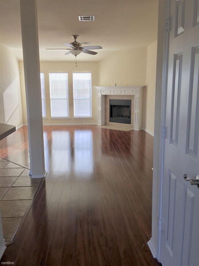 Foto del edificio - 3 br, 2 bath House - 801 Mustang Trail
