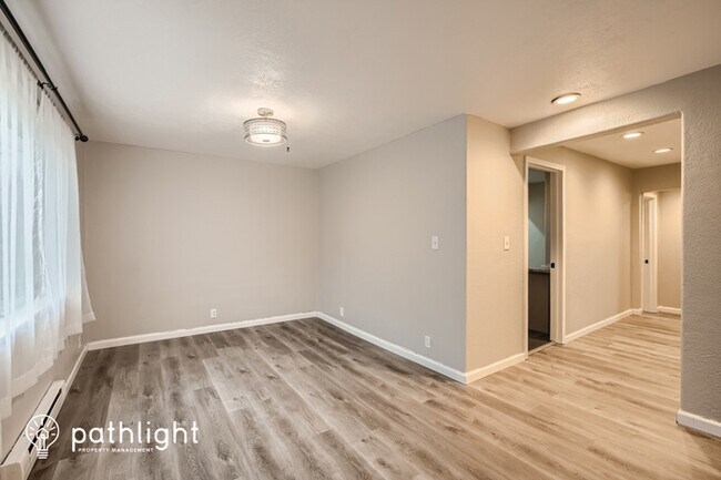 Foto del edificio - 8439 S 19Th Street, Tacoma, WA, 98466