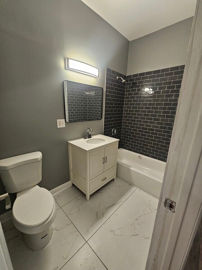 Foto del edificio - 4749 S Prairie Ave