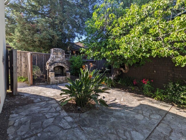 Building Photo - 1340 Sir Francis Drake Blvd