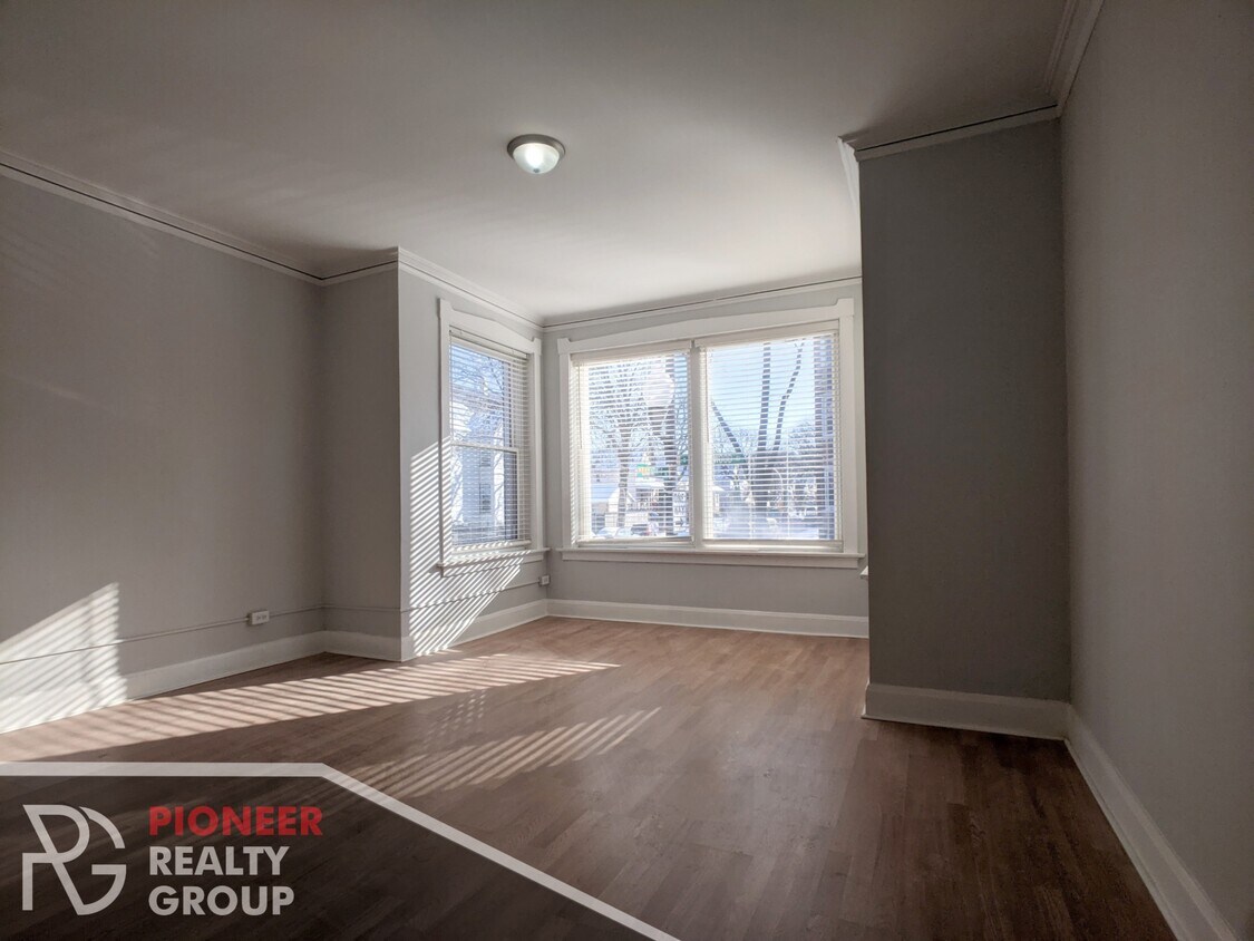 Foto principal - 3700 W Wrightwood Ave