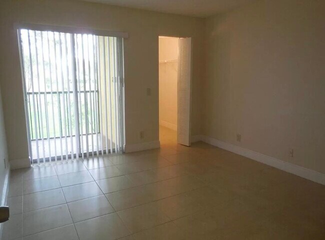 Foto del edificio - 913 Meadows Cir