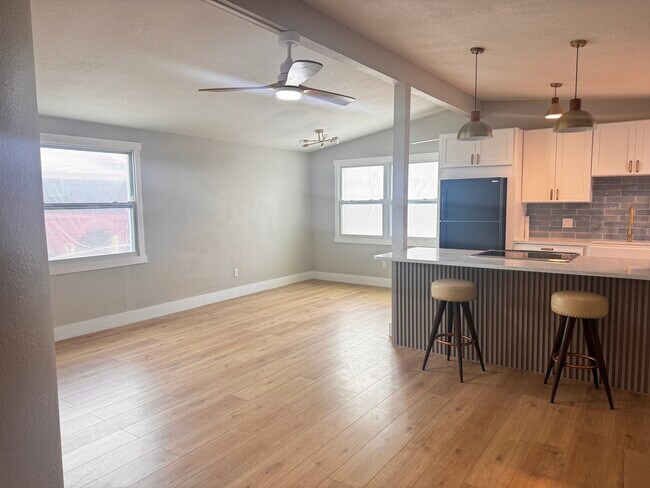 Foto del edificio - 3205 E Shadowlawn Ave