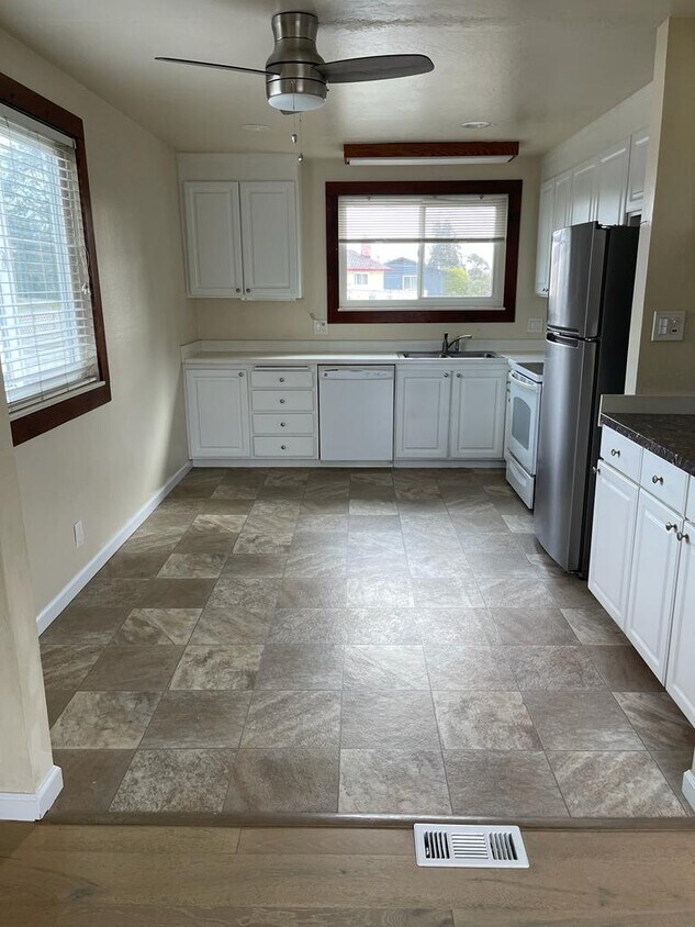 Kitchen - 39345 Ide Ct