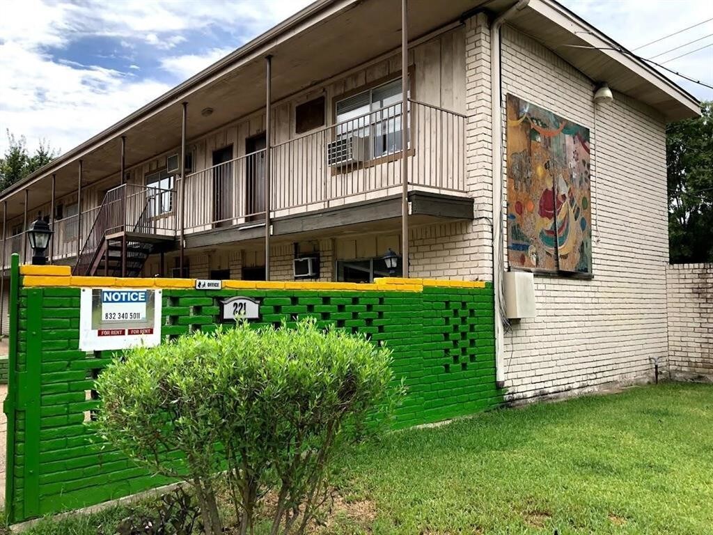 Foto principal - 221 Caylor St