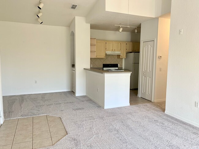 Building Photo - Updated 2/1 at Visconti, new carpet & paint, vaulted ceilings!