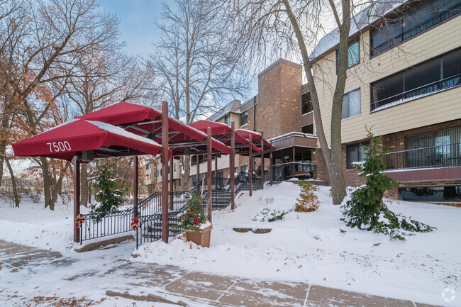 Building Photo - Windwood Condominiums