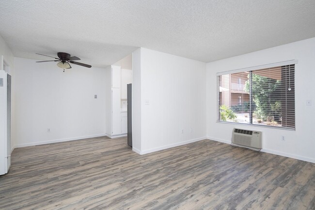 Building Photo - Trade Winds Apartments