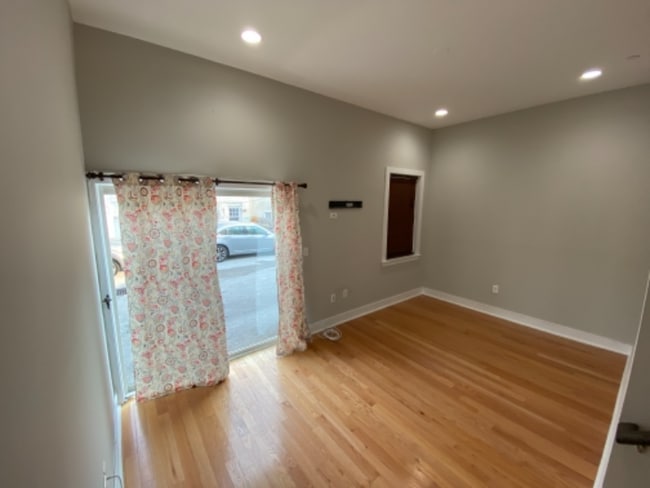 Building Photo - 335 Cantrell St
