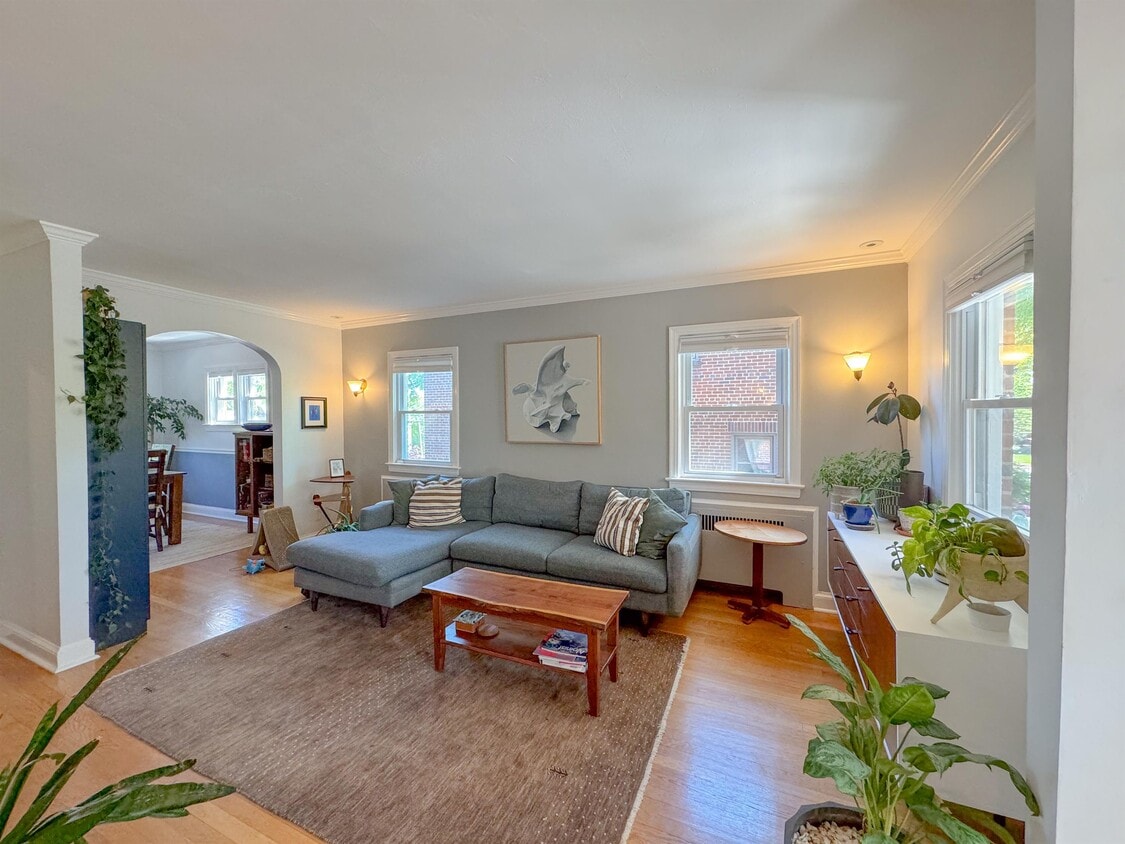 Foto principal - 4419 13th St NE