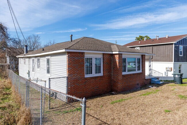 Foto del edificio - 3 Bedroom, 2 Bath in North Pratt