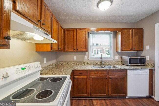 Foto del edificio - 2962 Webb Bridge Rd