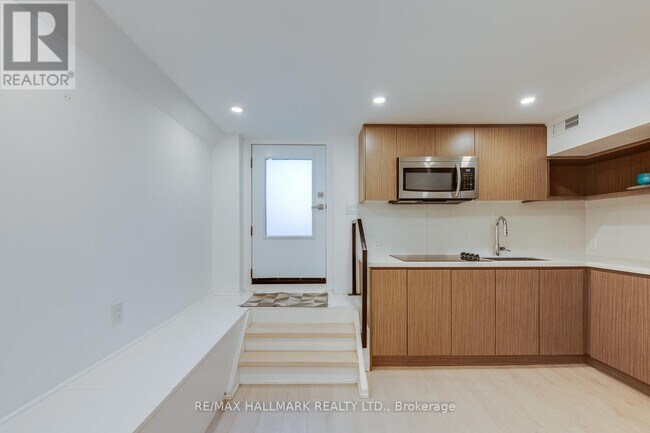 Building Photo - 210 Parkmount Rd