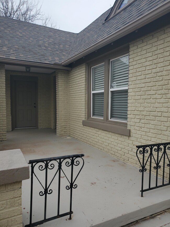 Building Photo - 2224 N Indiana Ave