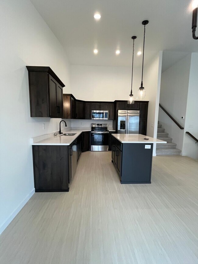 Building Photo - Brand New, Modern Townhomes - Available Now!