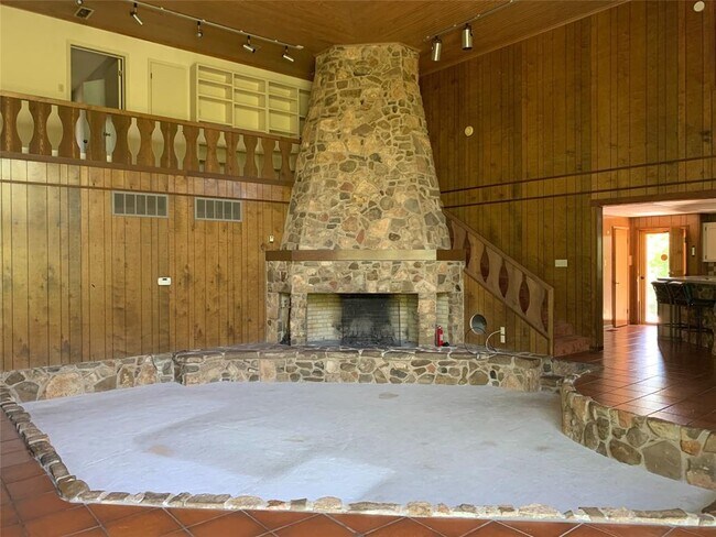 Foto del edificio - 718 Byrd Dr