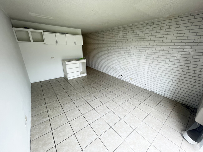 Building Photo - Naples Apartments