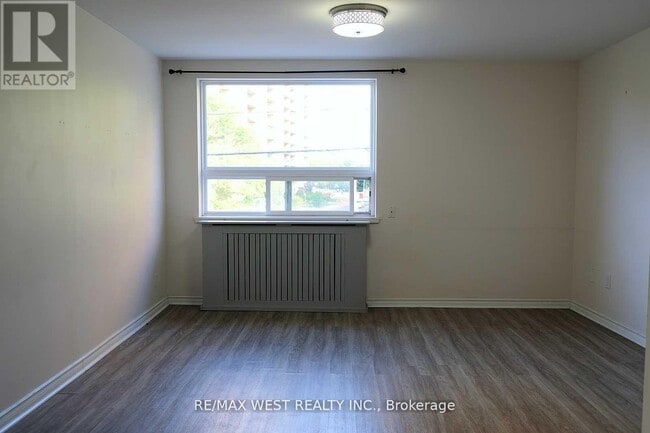Building Photo - 4992b Dundas St W