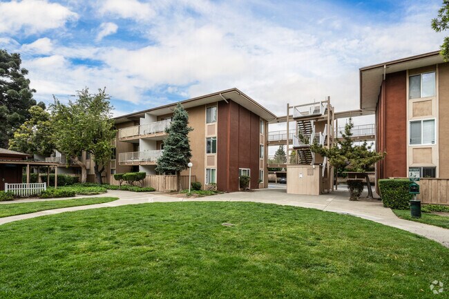 exterior - 38500-Unit 4 Paseo Padre Pky