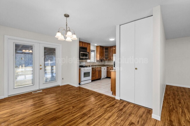 Building Photo - 12006 Glenpark Dr