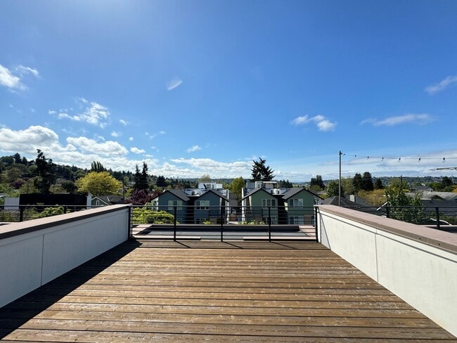 Building Photo - Modern townhome For Rent