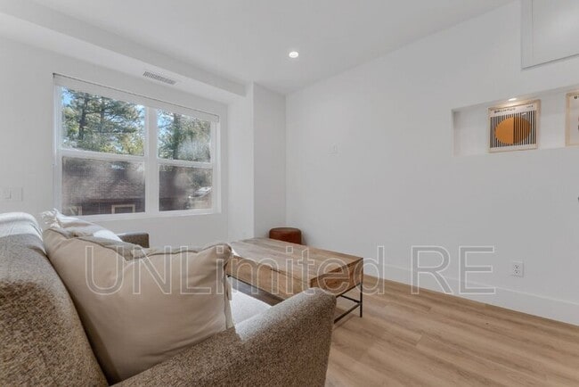 Foto del edificio - 918 W Summit Ave