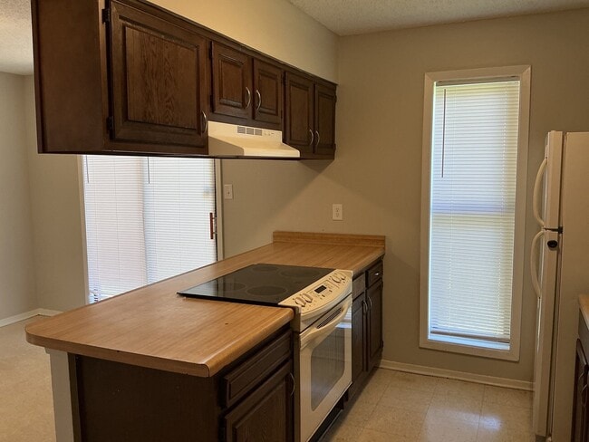 Building Photo - 27 Breezewood Cv