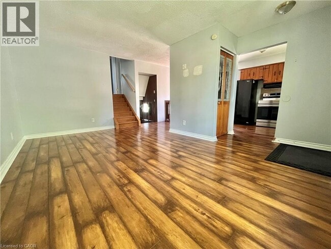 Building Photo - 10480 Lonsdale Crescent