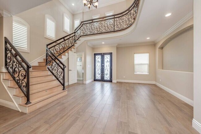 Building Photo - Beautiful 4-bedroom home in Garden Grrove