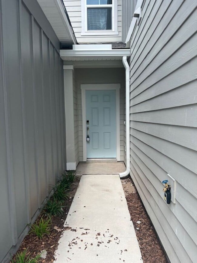 Building Photo - 14567 Macadamia Ln