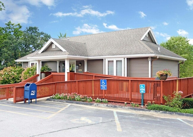 Building Photo - The Pointe on Fleur Apartments