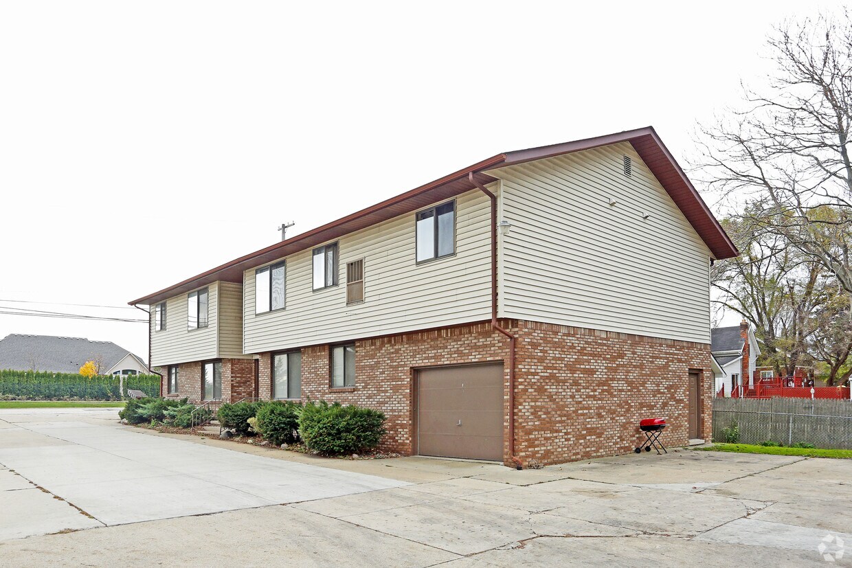 Building Photo - Crestview Apts