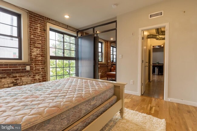 Foto del edificio - 1737 N Howard St