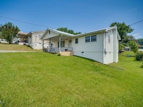 Building Photo - 320 Independence Dr