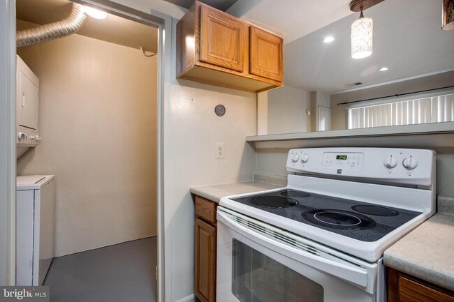 Building Photo - 8604 Walutes Cir