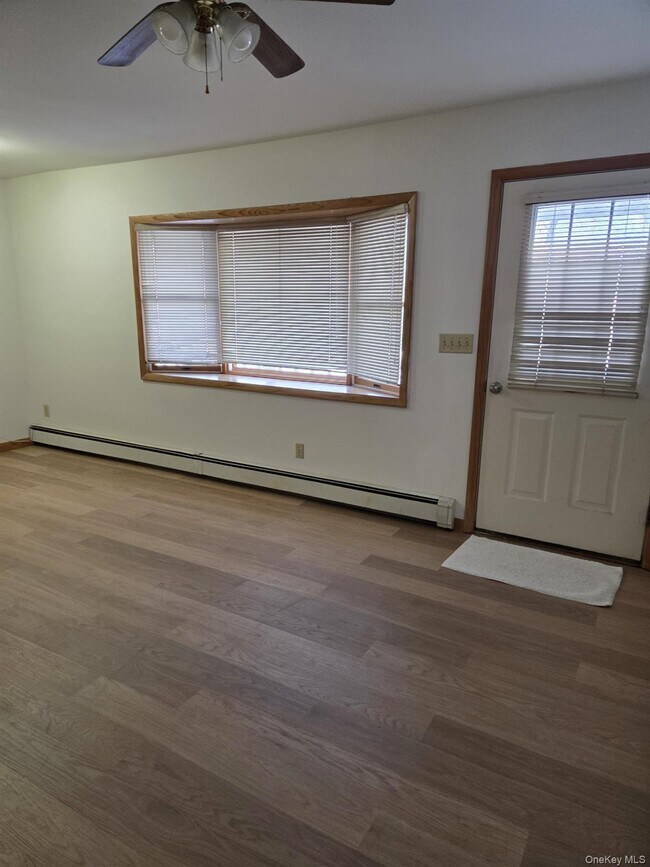 Foto del edificio - 6 Honey Ln W